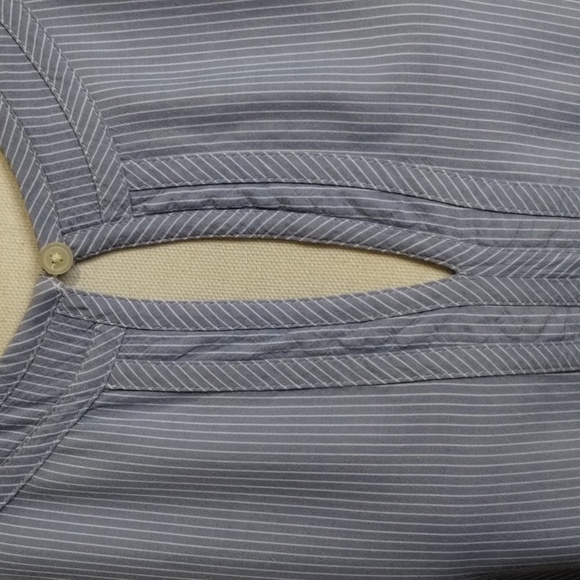 LOFT Blue/White Pin Striped Blouse Size Medium White Floral Applique on Sleeve - Picture 3 of 9